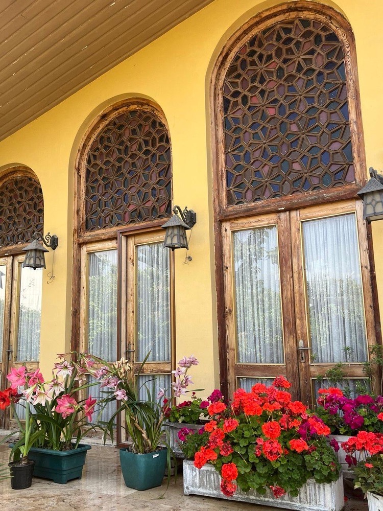 ایوان رنگی ایوان رنگی